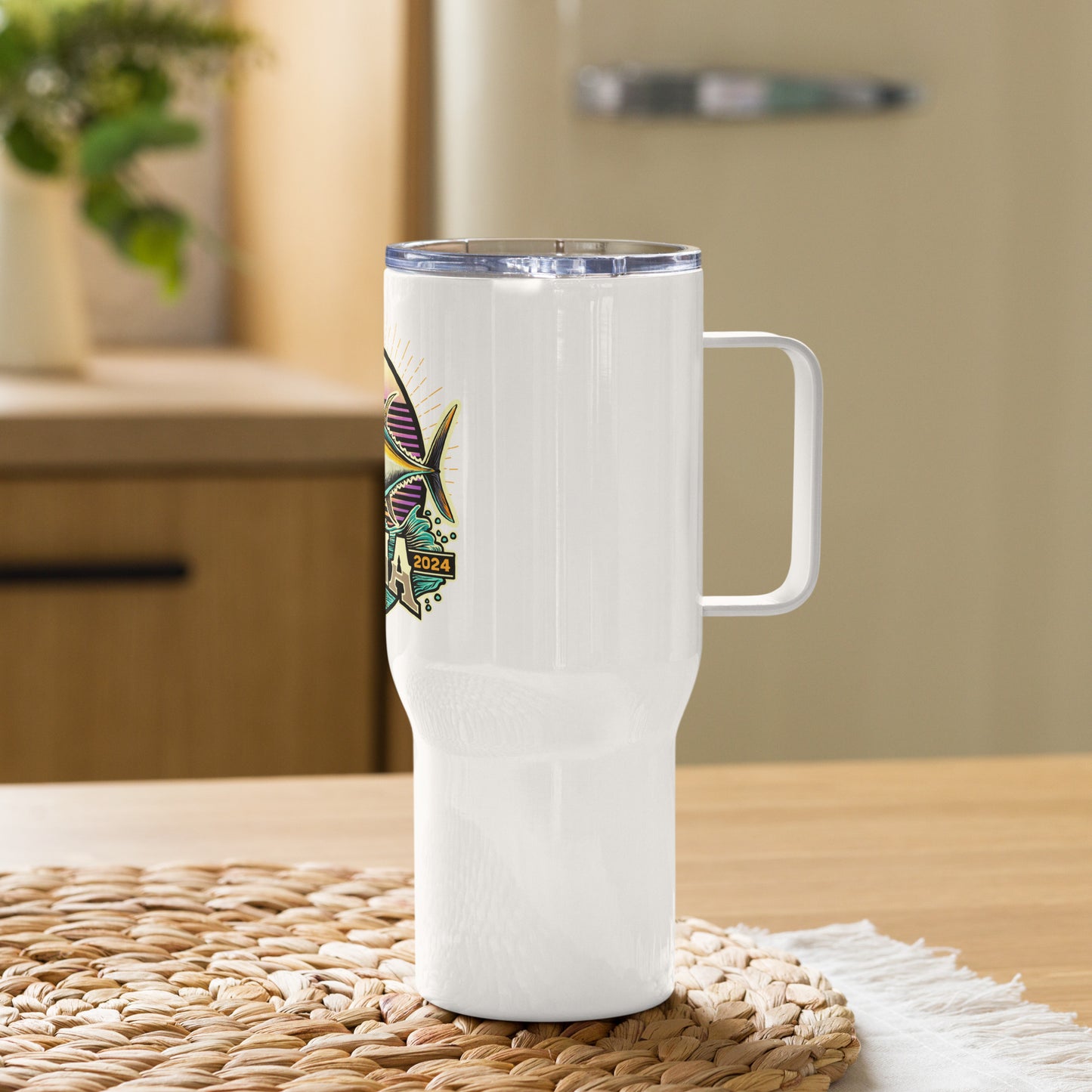 Travel mug with a handle